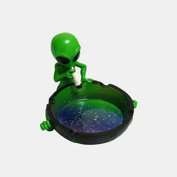 Cinzeiros originais alien a fumar