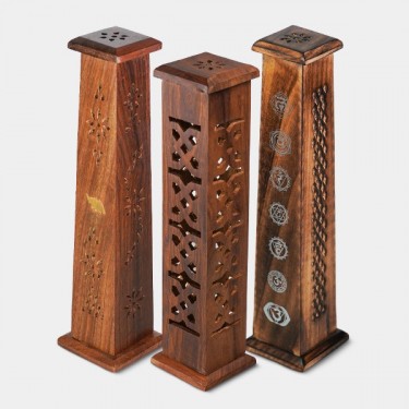 Torre de madeira para incenso